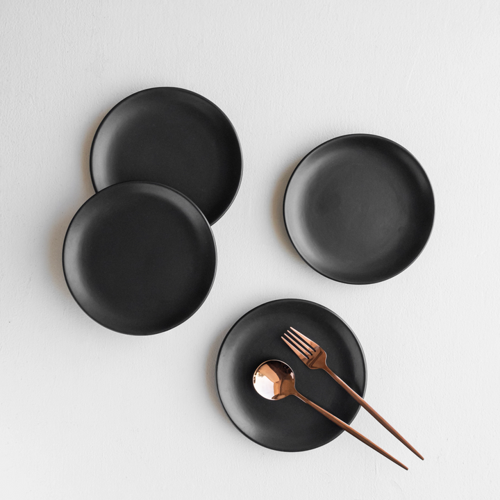 Lead-free black ceramic dinner set, matte glaze, bone ash-free and dishwasher safe for safe use.