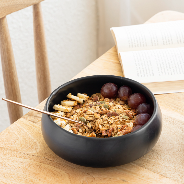 Elegant black ceramic bowl, 1L capacity, bone ash-free and safe for dishwasher use.