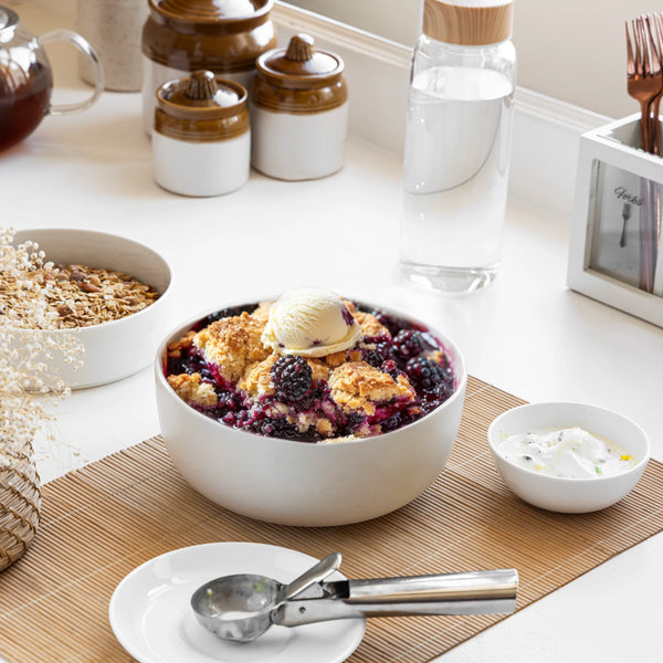 1L white ceramic bowl, handmade and non-toxic, dishwasher safe with a fine glazed finish for daily use.