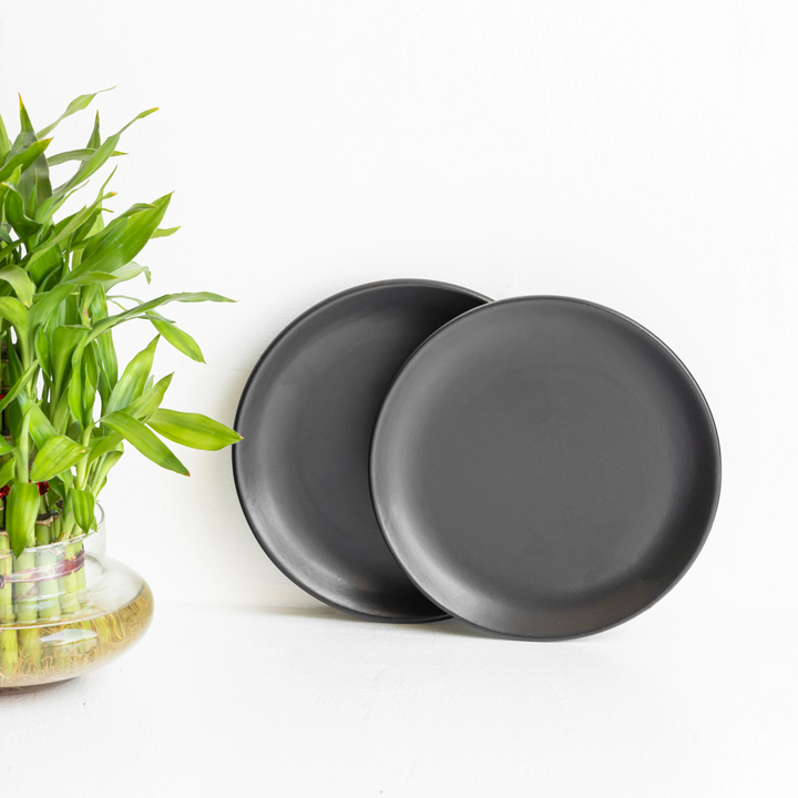 Microwave safe black dinner plate in toxin-free ceramic, durable ceramic plate for daily use
