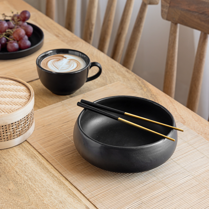 Pretty 1-litre black ceramic bowl, non-toxic and handmade for modern and healthy kitchen use.